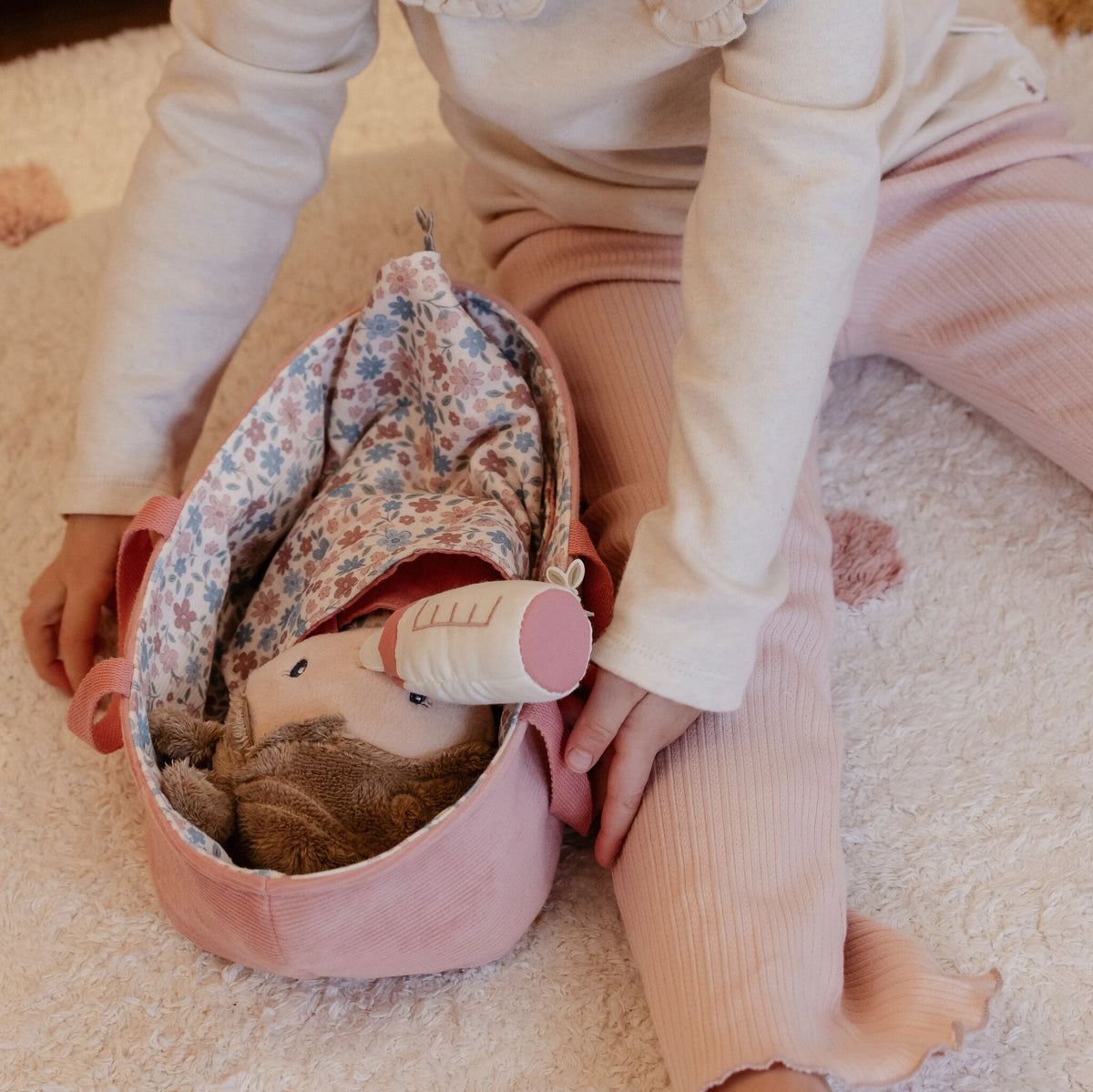 Baby doll in basket Rosa GRS