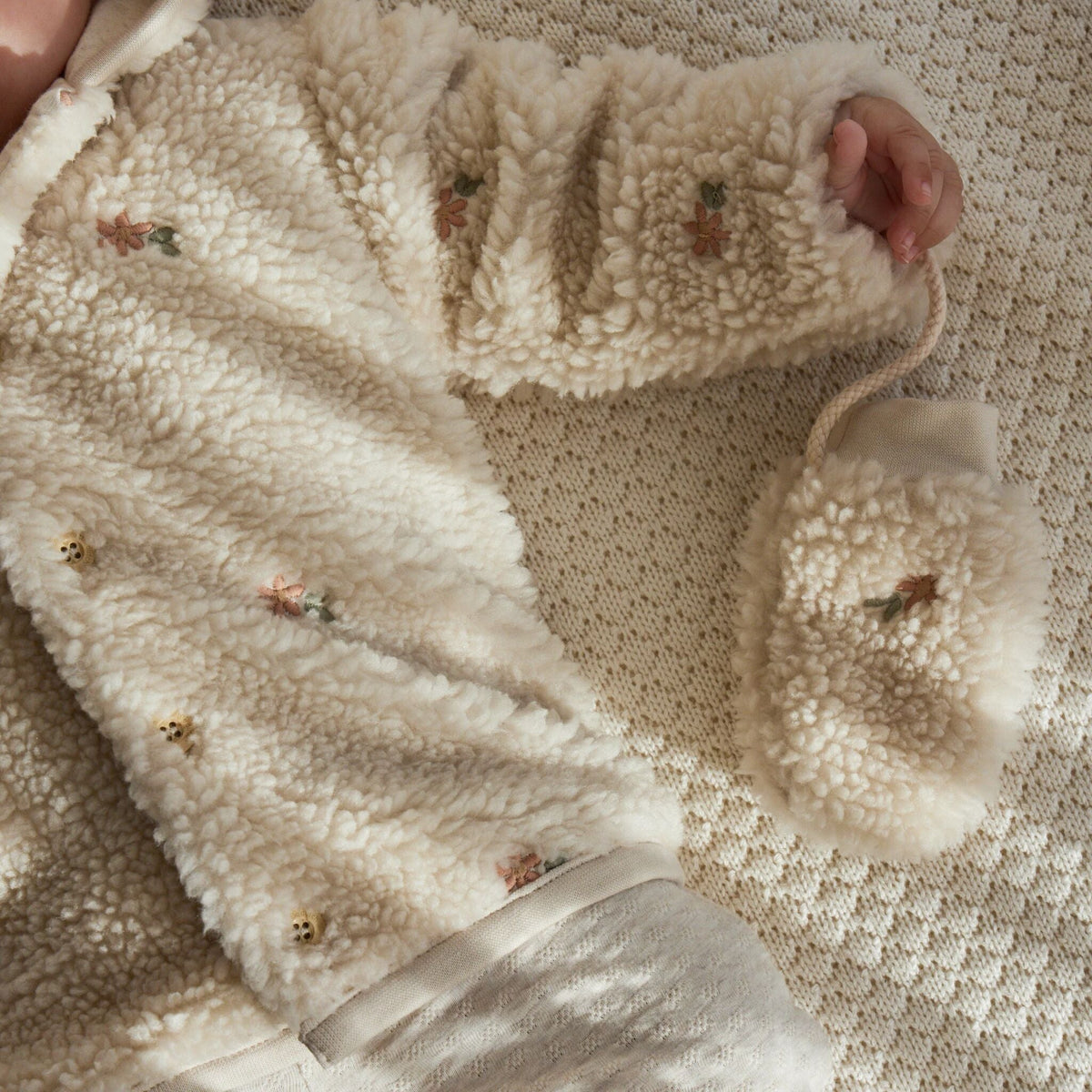 Teddy Mittens Sand Flower Print