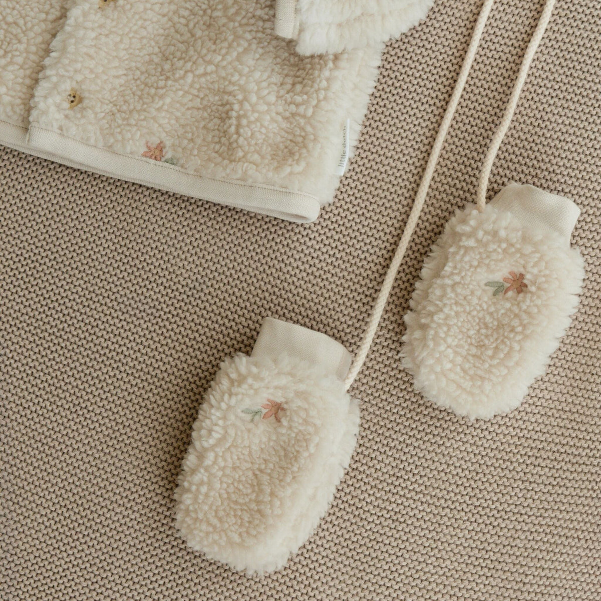 Teddy Mittens Sand Flower Print