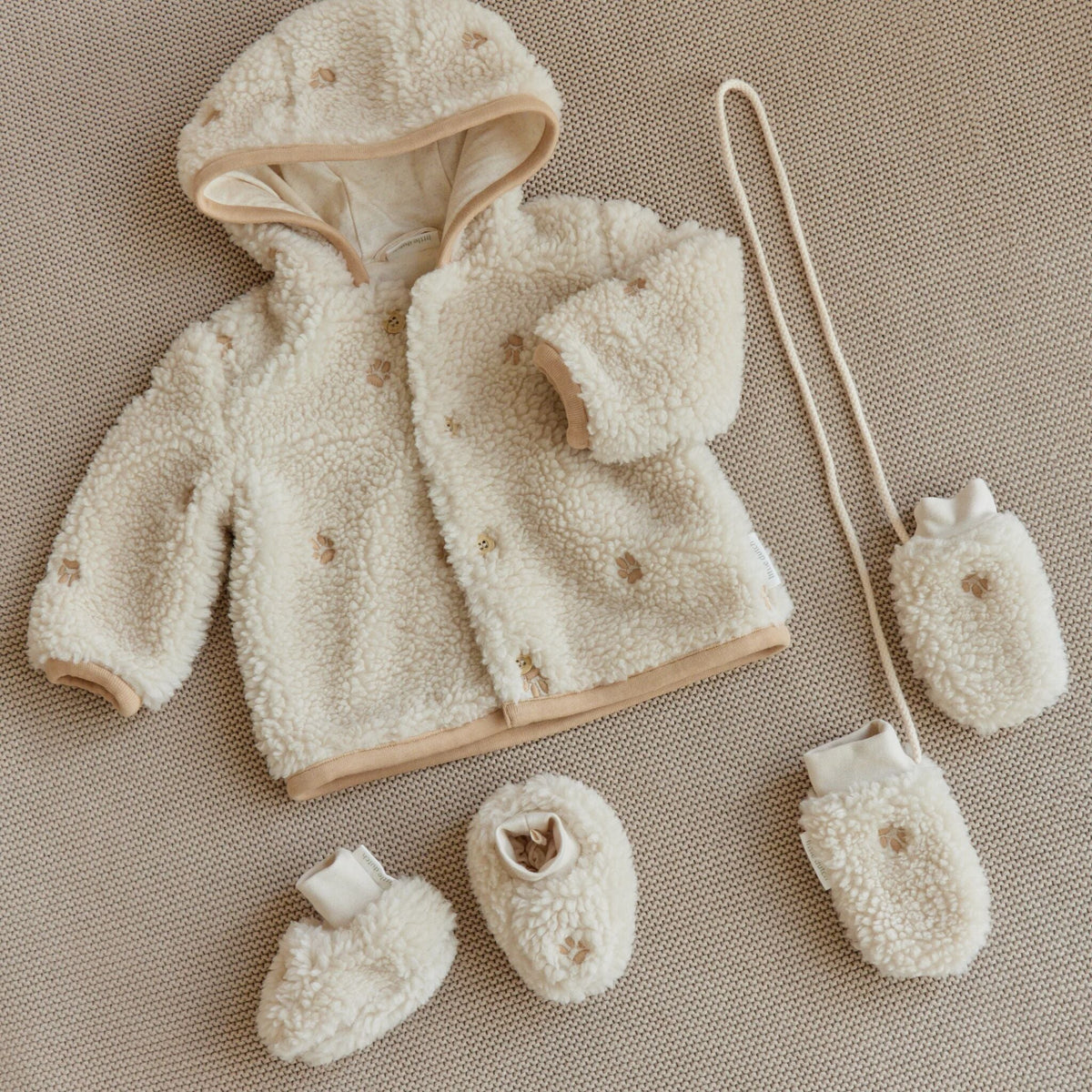 Teddy Mittens Sand Paw Print