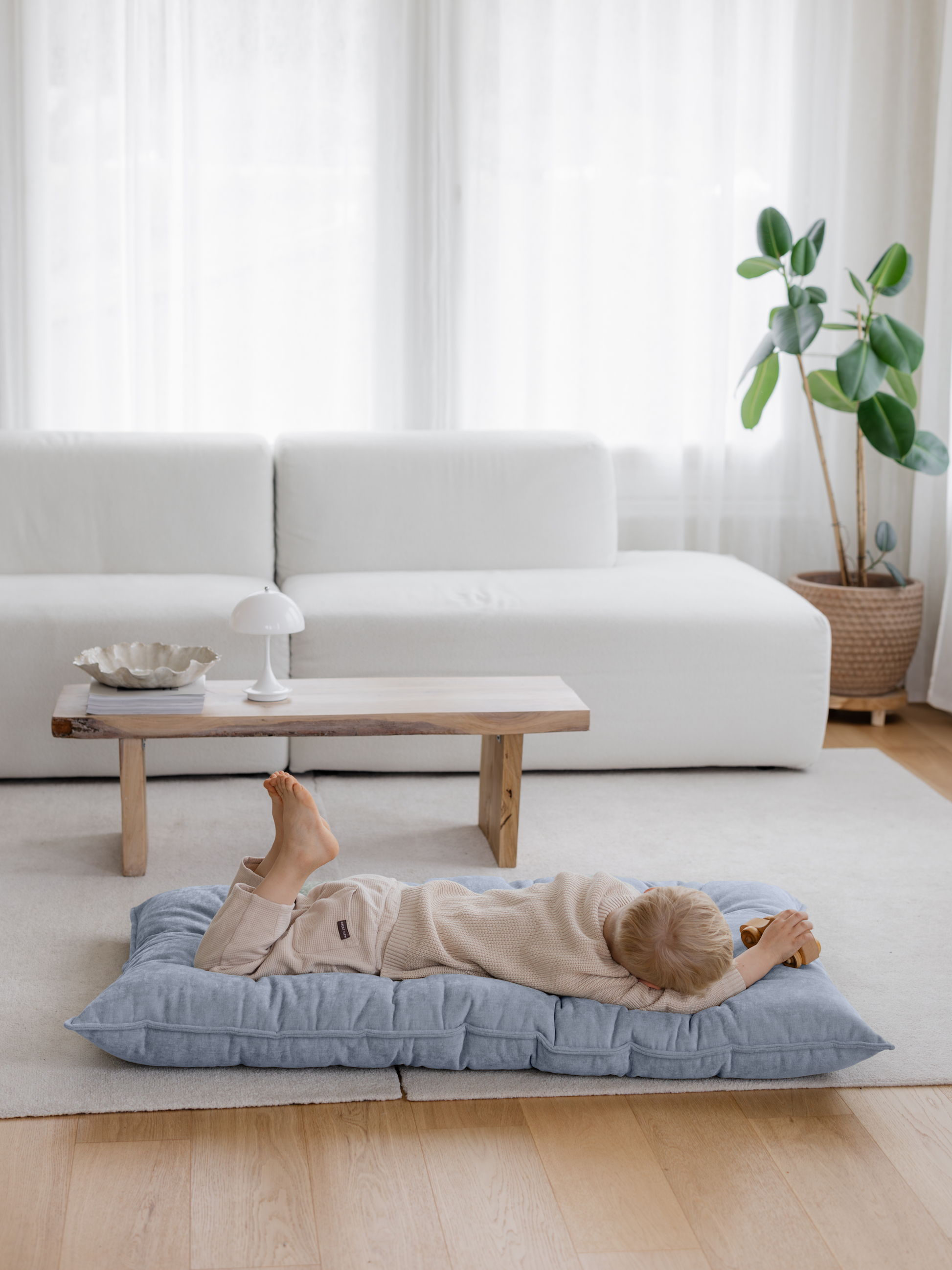VIENO tufted floor cushion | light blue