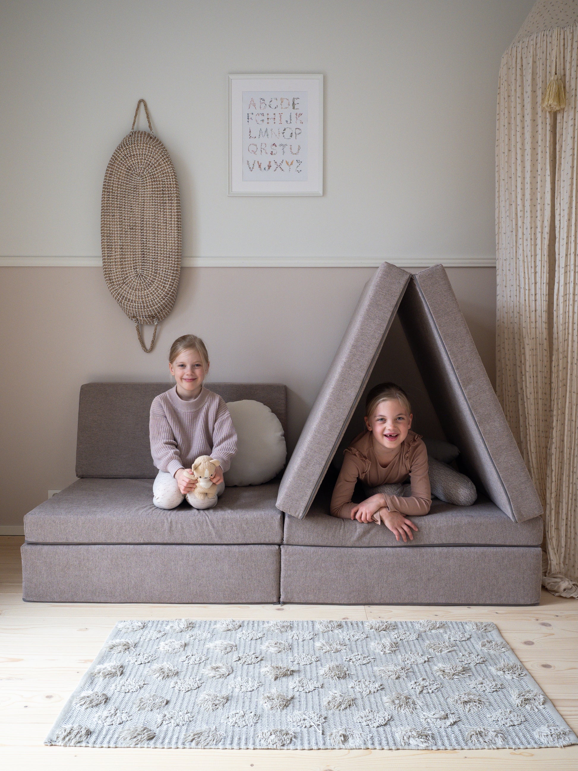 KINOS play couch with LAAVU couch frame