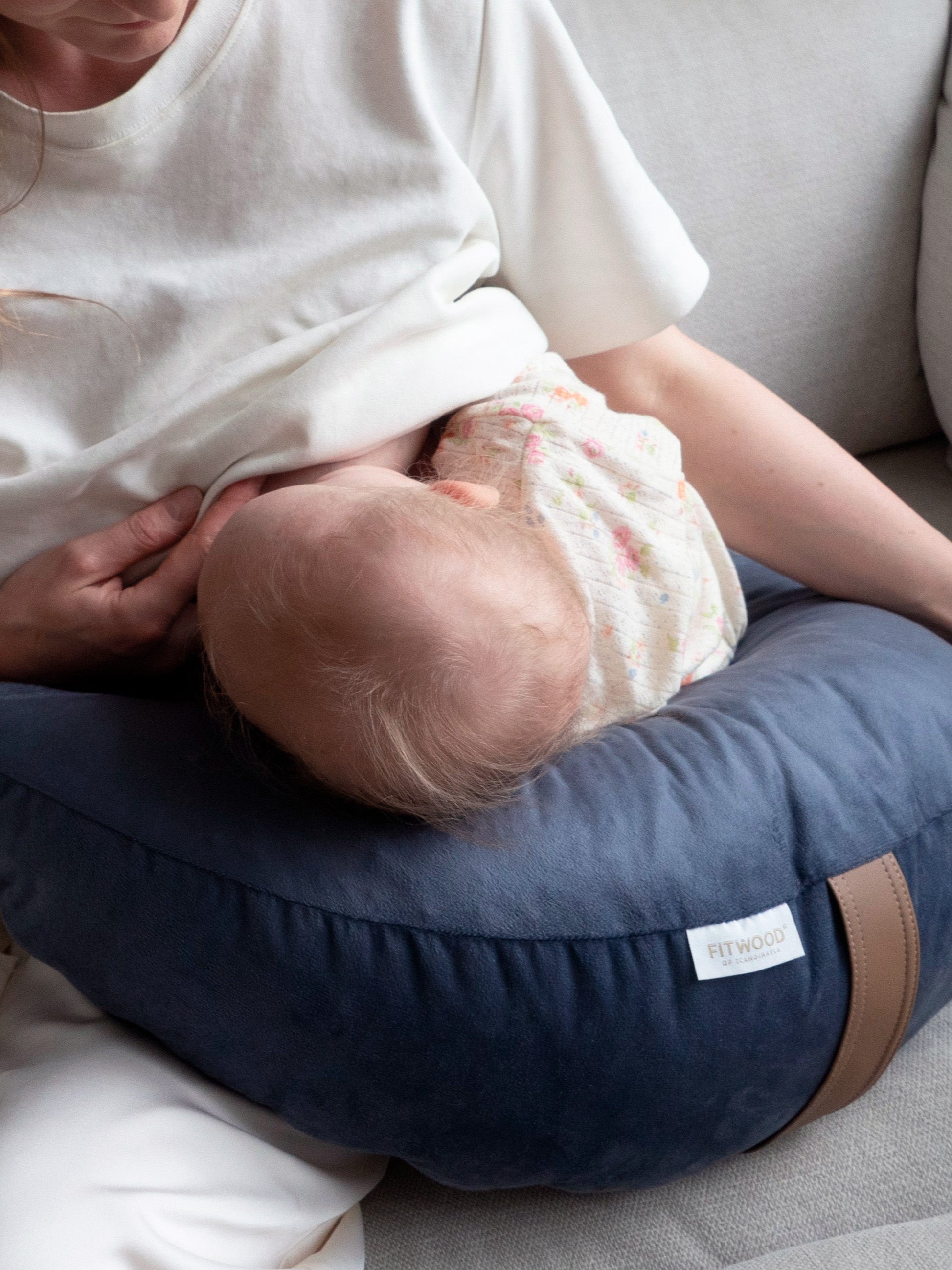 KUU feeding pillow | shadow blue
