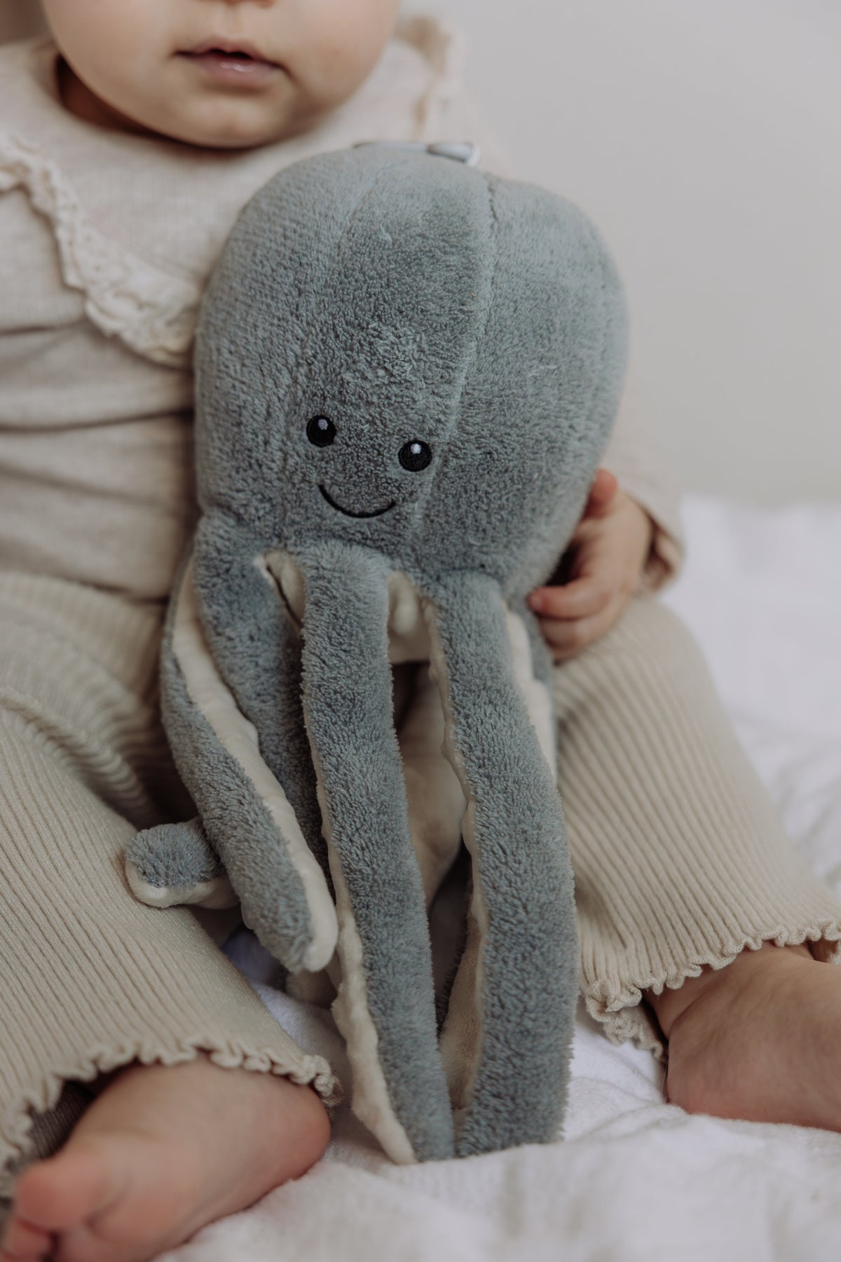 Olly (Sea grey) - Rechargeable Heartbeat Comforter