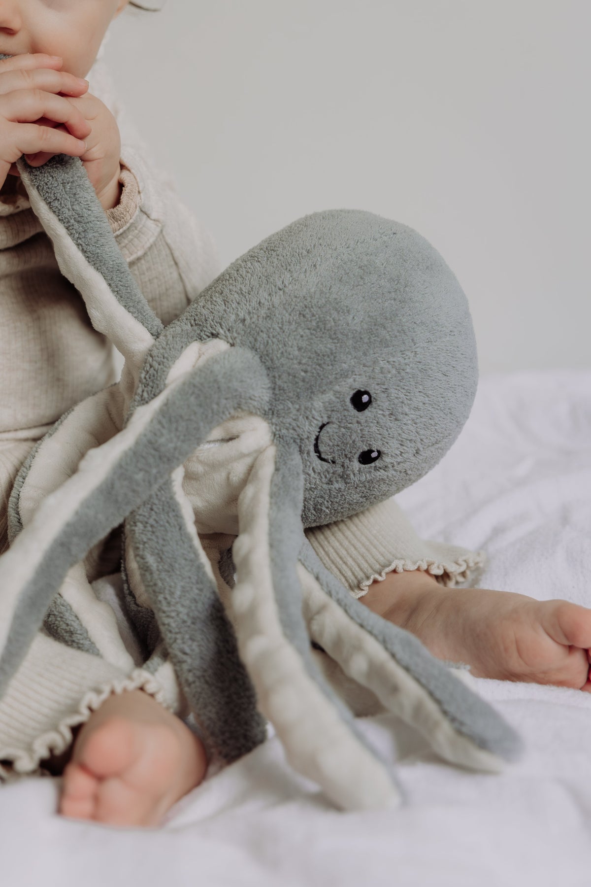 Olly (Sea grey) - Rechargeable Heartbeat Comforter