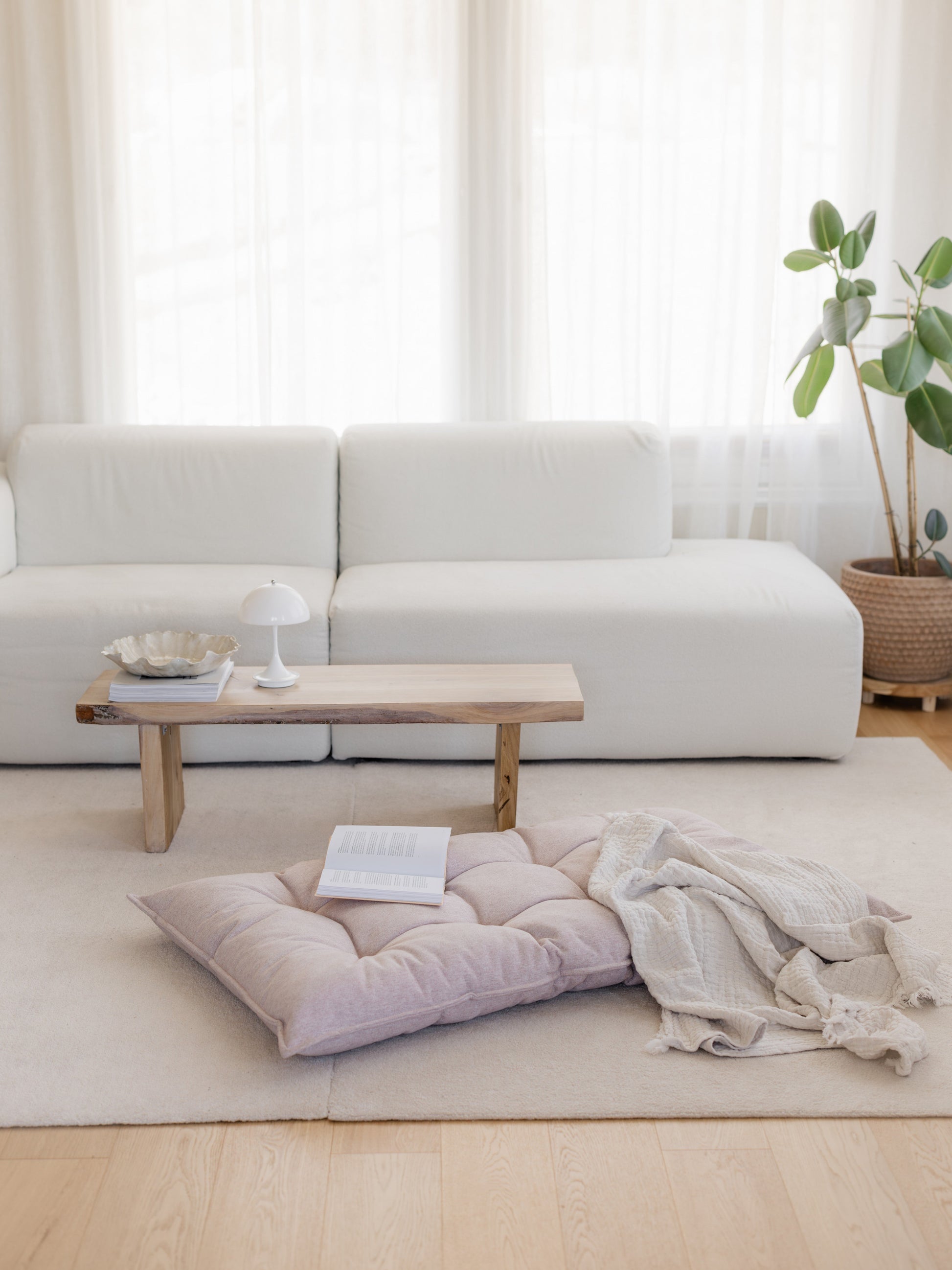 VIENO tufted floor cushion | light pink