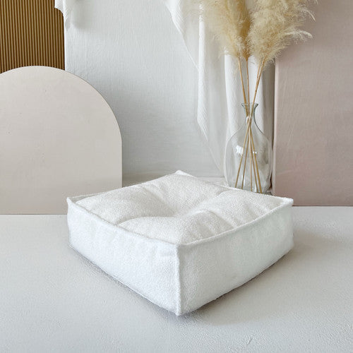 Moje. Bouclé Ottoman White - vierkante kinderpoef