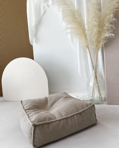 Moje. Bouclé Ottoman Beige - vierkante kinderpoef