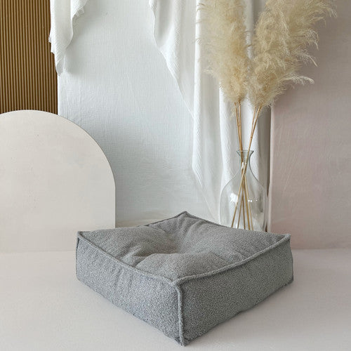 Moje. Bouclé Ottoman Grey - vierkante kinderpoef